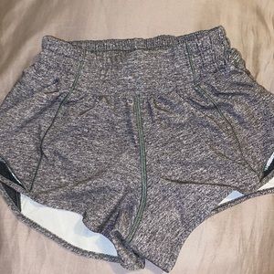 Lululemon hottie hot shorts low rise 2.5 size 2